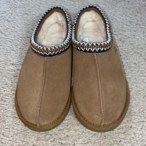 (SOLD) Size 6- Woman's UGG TASMAN Chestnut slipper - Picture 5 of 7